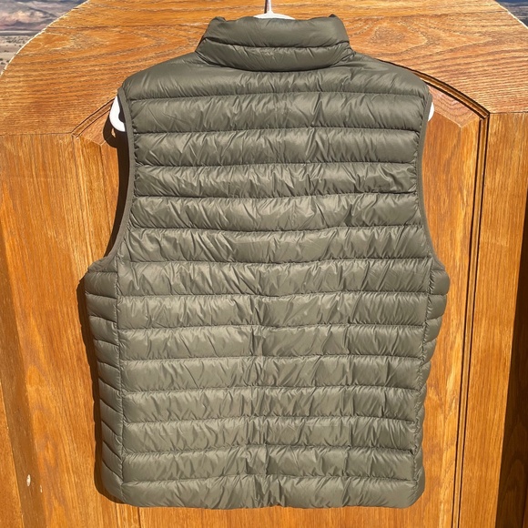 EUC Patagonia Men’s Down Sweater Puffer Vest (Green/Black) Size: Large - Picture 3 of 9